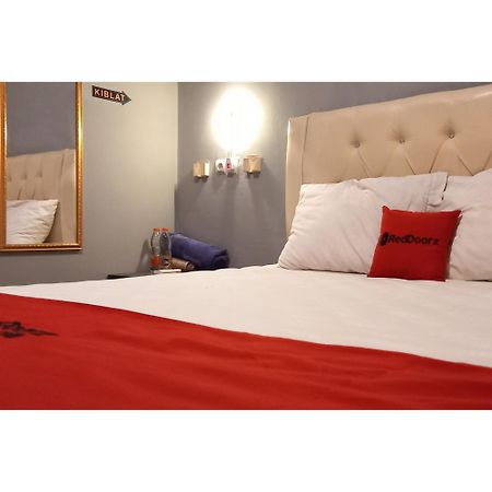 Reddoorz At Deluxe Hotel Near Terminal Purabaya Bungurasih Sidoarjo Kültér fotó
