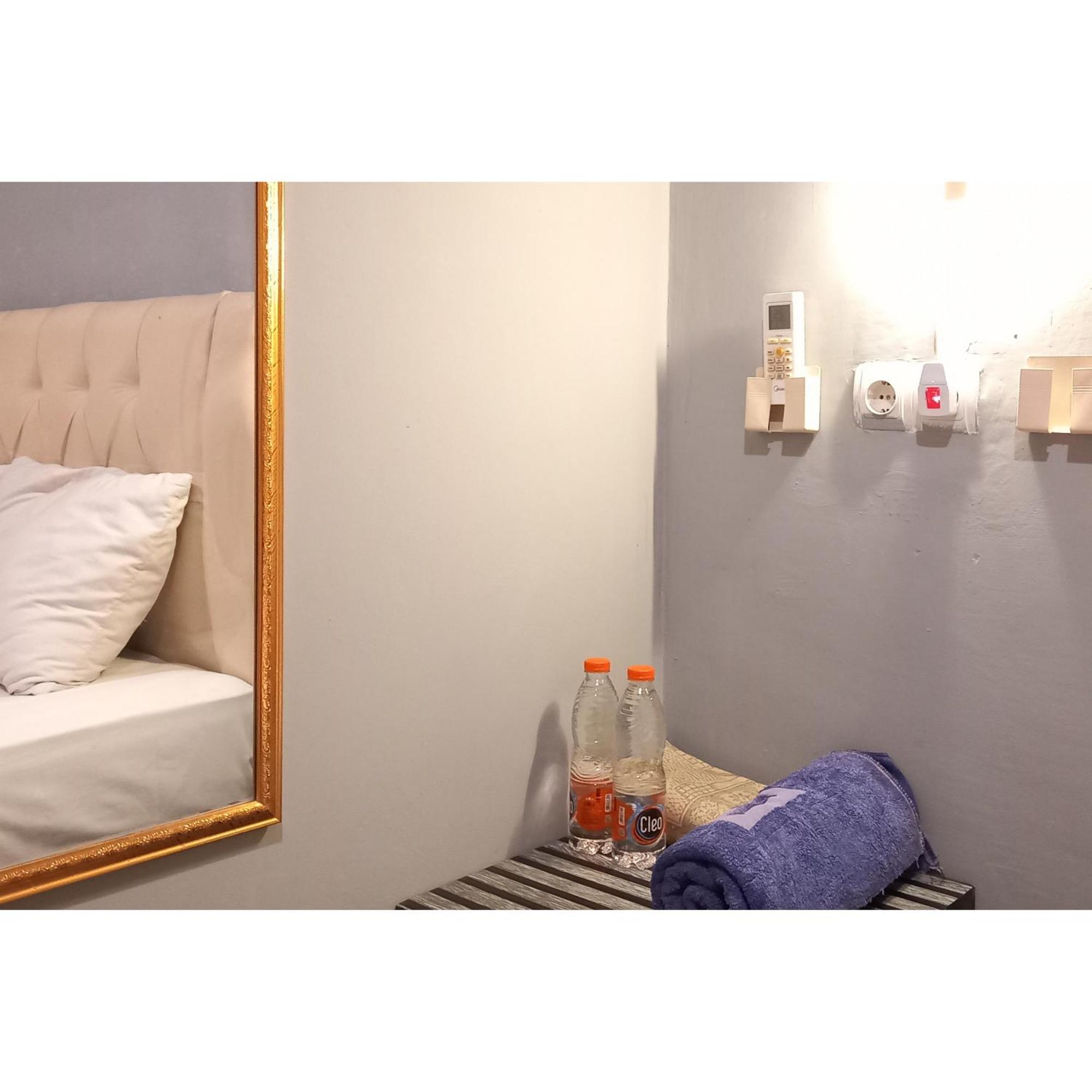 Reddoorz At Deluxe Hotel Near Terminal Purabaya Bungurasih Sidoarjo Kültér fotó